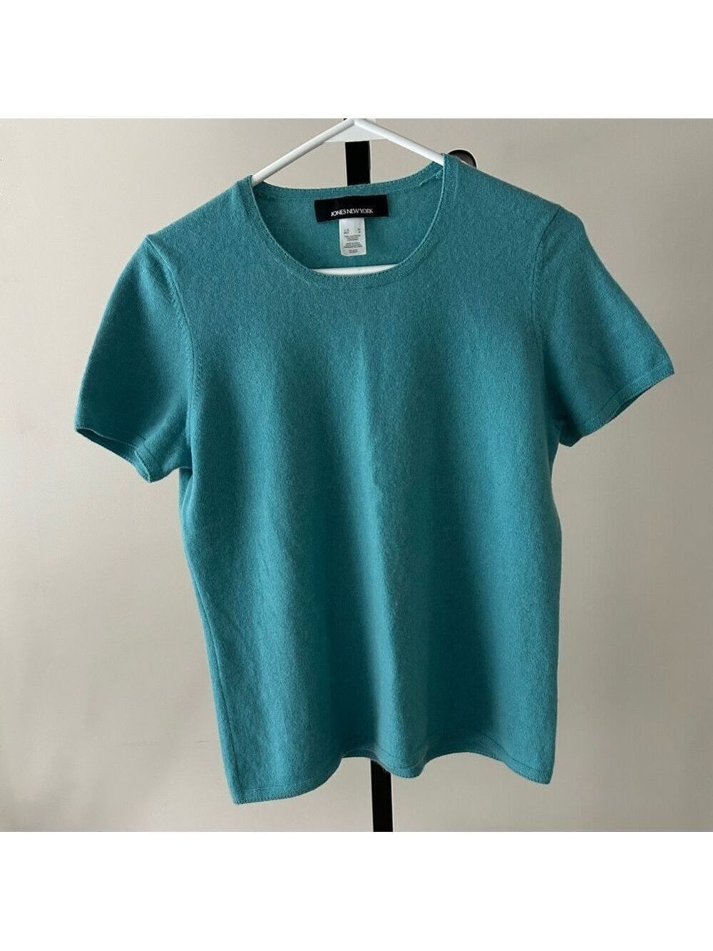 Jones New York 100 percent Cashmere Crewneck Short Sleeve Top, Size Medium.